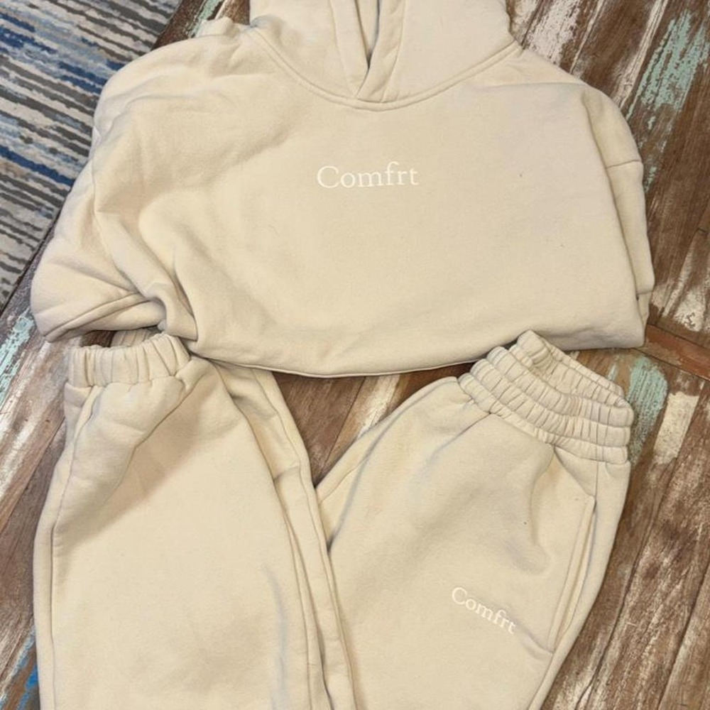 Comfrt Cream Hoodie and Jogger Set Sweatshirt Medium Pants Small Loungewear Cozy